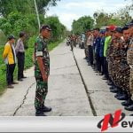 Warga Paciran Lamongan Lakukan Penghijauan Bersama TNI