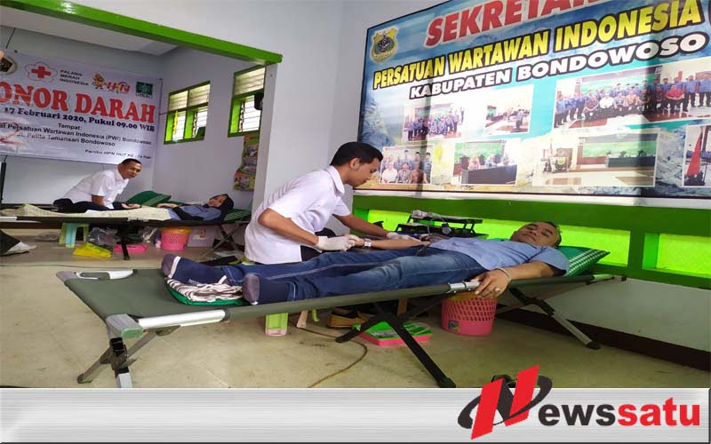 HPN Dan HUT PWI Ke 74, PWI Bondowoso Gelar Donor Darah
