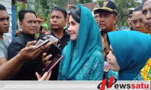 Ketua Tim Penggerak PKK Jatim Kunjungi Korban Banjir Bandang Di Bondowoso