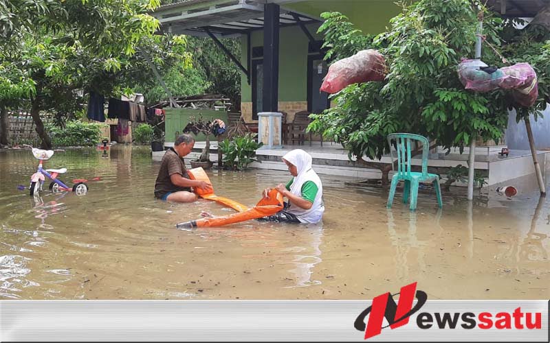 Tanggul Sungai Jebol, Rumah Warga Desa Sendir Terendam Air