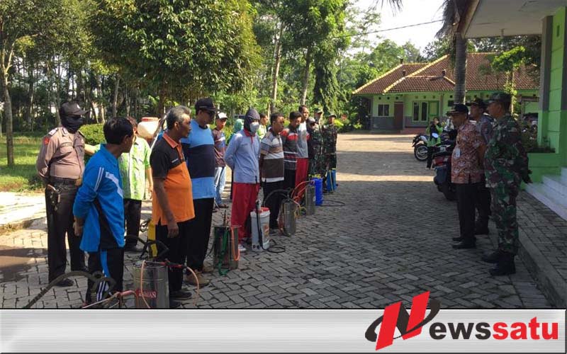 Covid-19, Muspika Jambesari Lakukan  Sosialisasi Dan Peyeprotan Di 9 Desa