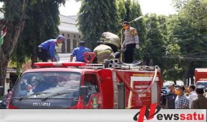 Covid-19, Pemkab Sumenep Semprot Disinfektan Di Areal Perkotaan
