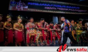 Disparbudpora Sumenep Tampilkan Topeng Dalang Di Taman Mini Indonesia