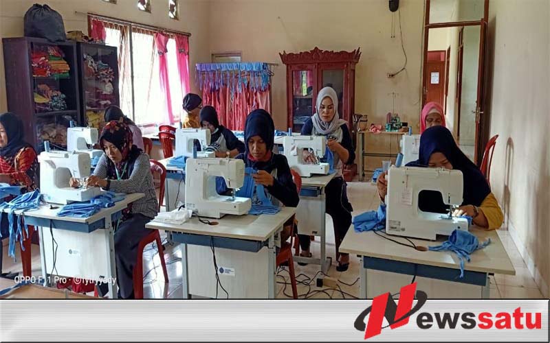 BLK Dan Karangtaruna OKI Produksi Ribuan Masker untuk Dibagi Secara Gratis