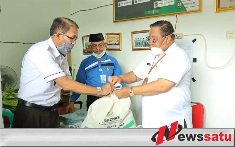 Baznas OKI Bagikan Paket Sembako ke Pemuka Agama Dan Pengurus Kantin Pondok Pesantren