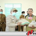 Bupati Iskandar Sebar 60 Ribu Paket Sembako untuk Warga Terdampak Covid-19
