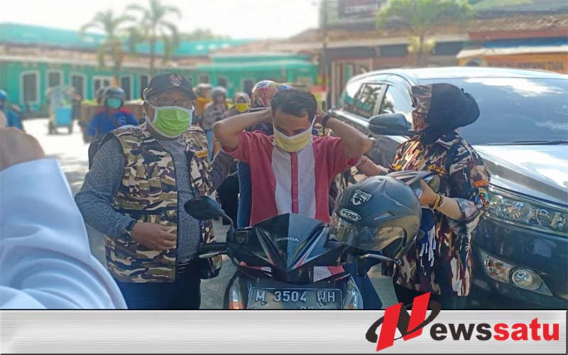 Covid-19, FKPPI Bagi-Bagi Masker Kepada Masyarakat Sumenep