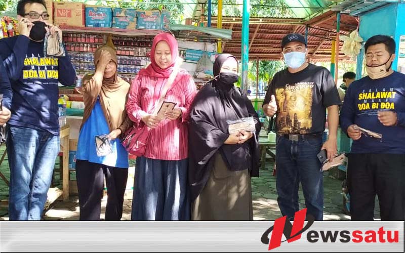 DPR RI Nasim Khan Begikan Ribuan Masker Gratis Di Bondowoso