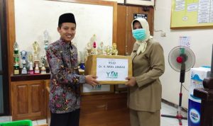 Dukung Tenaga Medis, PP Annuqayah Lubangsa Serahkan APD Ke RSUD Sumenep