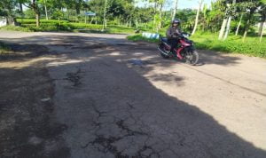 Warga Bondowoso Keluhkan Jalan Rusak