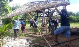 RR Bantu Rumah Seorang Nenek Yang Tak Layak Huni Di Sumenep
