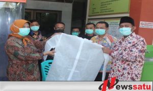 MH Said Abdullah Bantu Ratusan APD Dan Ribuan Masker Pada Tenaga Medis Di Sumenep