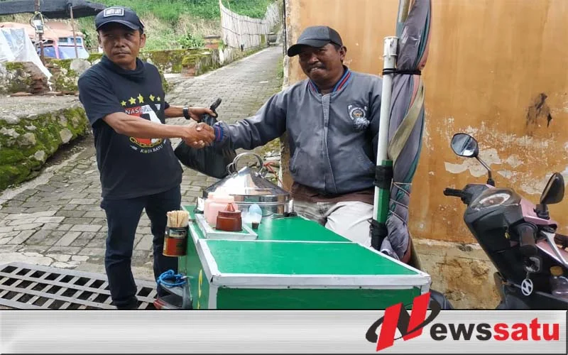 Nasionalis Kota Batu Bagikan Sembako  Kepada Warga Terdampak Covid-19