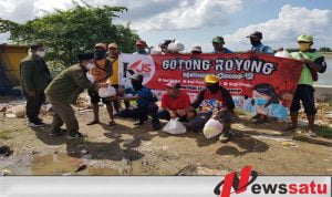 Peduli Sesama, KJS Bagikan APD Dan Sembako Pada Masyarakat Sumenep Peduli Sesama, KJS Bagikan APD Dan Sembako Pada Masyarakat Sumenep