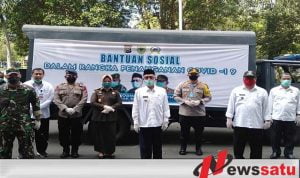 Polres  Bersama Forkopimda Bondowoso Bagikan Ratusan Paket Sembako