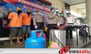 Polsek Batu Tangkap Dua Pria Pengoplos Elpiji Subsidi ke 12 Kg