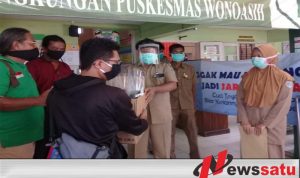 Wartawan Kota Probolinggo Bantu APD Ke Puskesmas