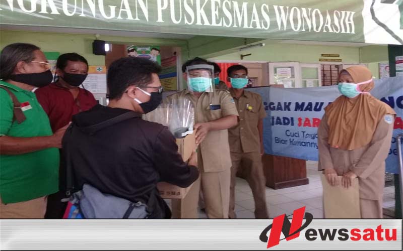 Wartawan Kota Probolinggo Bantu APD Ke Puskesmas