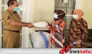 Covid-19, Yayasan Empati Berikan 50 APD Pada Tenaga Medis Di Bondowoso