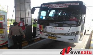 Bus Jurusan Pulau Jawa Dihadang Petugas Covid-19 Di Tol Kayuagung
