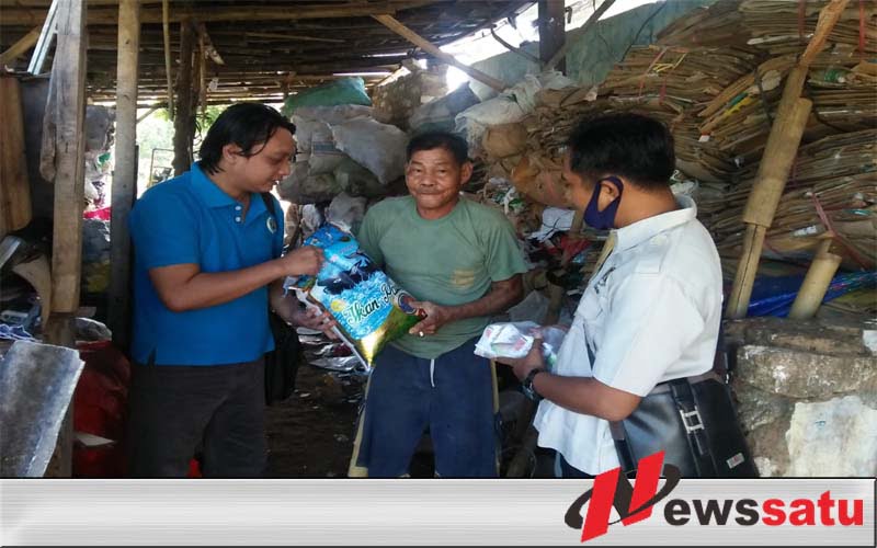 Covid-19, PWI Sumenep Bersama HIPO Bagi-bagi Sembako
