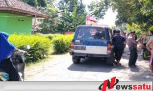 Jalan Berdebu Dan Rusak Ulah Penambang Warga Tongas Probolinggo Blokir Jalan