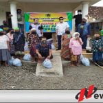 NKI Gendeng PWI  Bondowoso Bagikan Ribuan Paket Sembako  Kepada Korban Terdampak Covid 19