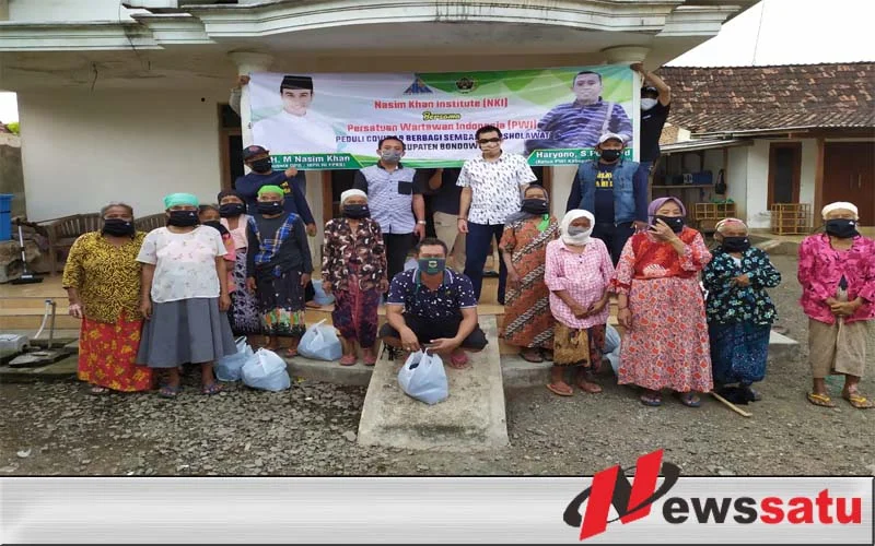 NKI Gendeng PWI  Bondowoso Bagikan Ribuan Paket Sembako  Kepada Korban Terdampak Covid 19