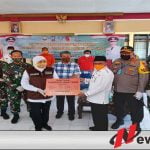 Pandemi Covid-19, Gubernur Jatim Berikan Bantuan Fakir Miskin Di Pulau Raas Sumenep