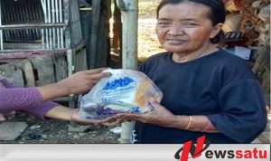 Pandemi Covid-19, PWI Sumenep Bersama Sari Roti Bagi-bagi Roti Kepada Masyarakat