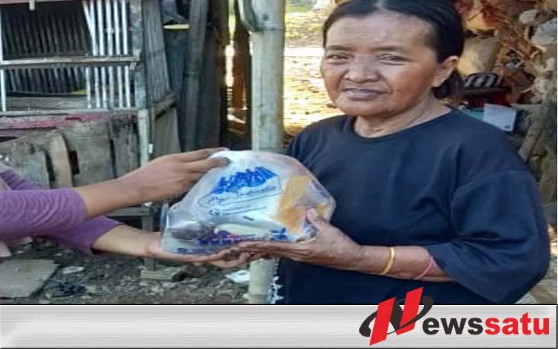 Pandemi Covid-19, PWI Sumenep Bersama Sari Roti Bagi-bagi Roti Kepada Masyarakat