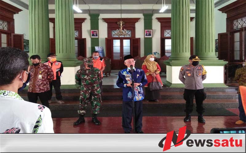 Pemkab Bondowoso Beri Bantuan Paket Sembako Pada 920 ODP Covid-19