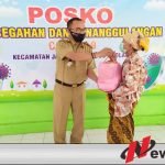 Sisihkan Gaji, Pegawai Kecamatan Jambesari Bondowoso Bagikan Ratusan Paket Sembako
