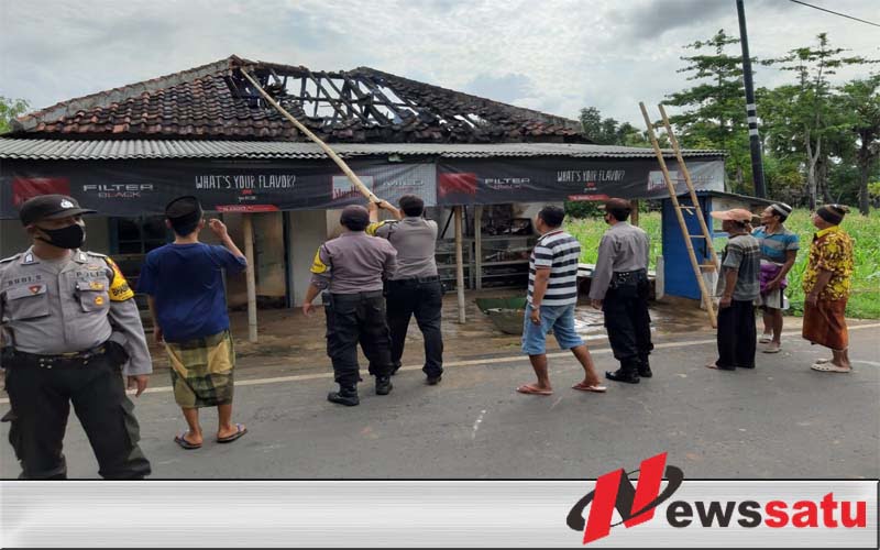 Toko Di Sumenep Hangus Terbakar