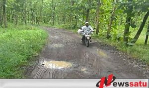 Warga Tongas Probolinggo Keluhkan Jalan Rusak