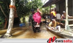 Aksi Heroik Anggota TNI Mempawah Dalam Menyelamatkan Bocah 5 Tahun Dari Banjir