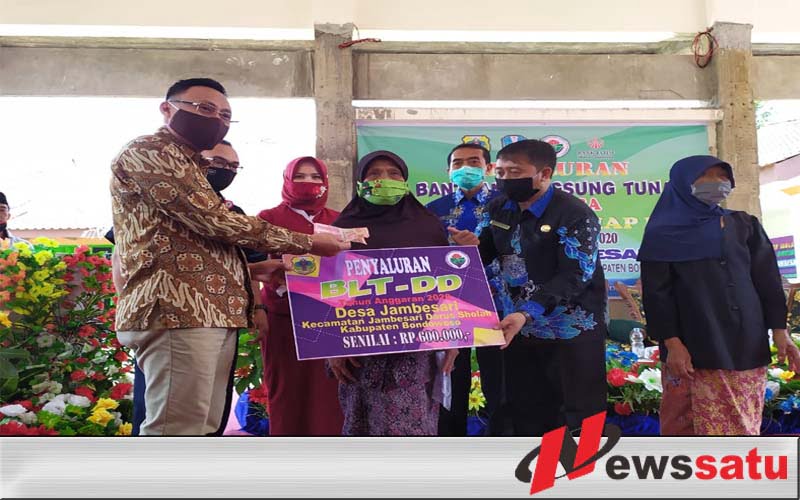 DPMD Provinsi Jatim Tinjau langsung Pencairan BLT-DD Tahap II Di Bondowoso