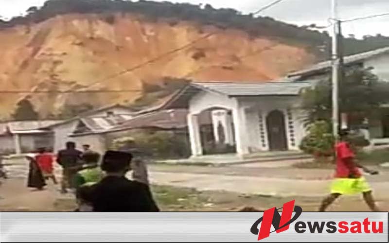 Lantaran Gunung Peniraman Kalimantan Barat Longsor