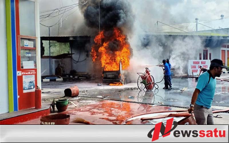 Mobil Ini Terbakar Usai Isi BBM di SPBU Larangan Badung Pamekasan