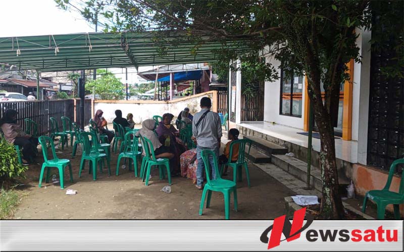 Warga Desa Antibar Kabupaten Mempawah Cairkan BST Tahap III