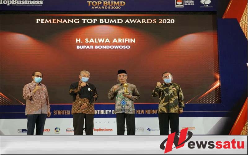 Bupati Bondowoso Terima  Tiga Penghargaan Top  BUMD 2020