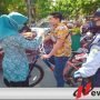 Gebrak Masker, Ibu PKK Turun Jalan di Alun Alun Pamekasan
