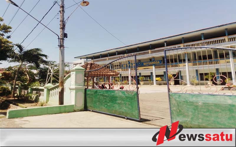 Pelaku Pencurian Bendera Merah Putih Di Universitas Kota Probolinggo Terekam CCTV
