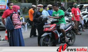 Supporter MU Rindu Kebersamaan Di Tribun, Obati dengan Bagi Masker Bareng Di Pamekasan
