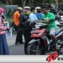 Supporter MU Rindu Kebersamaan Di Tribun, Obati dengan Bagi Masker Bareng Di Pamekasan