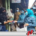 TP PKK Kabupaten OKI Bagikan Masker Gratis