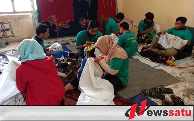 Tidak Ingin Jadi Pengangguran, Puluhan Pemuda Di Sumenep Ikuti Pelatihan Membatik