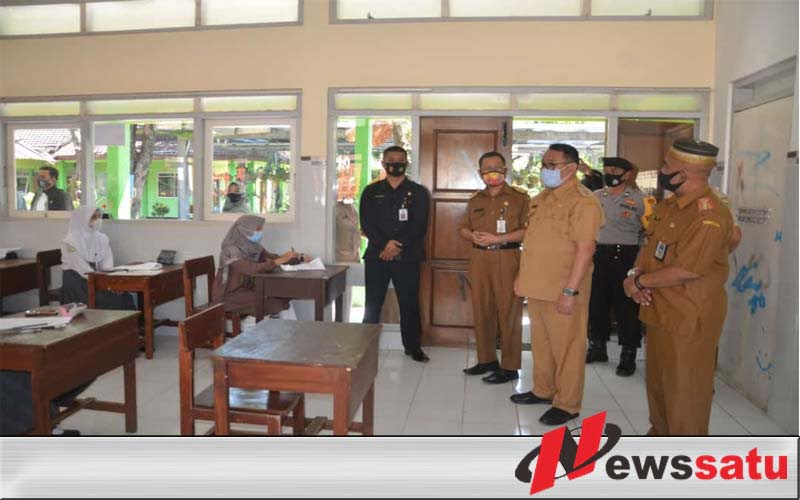 Wabup Bondowoso Tinjau Uji Coba Pembelajaran Tatap Muka