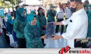 Walikota Dan TP PKK Kota Probolinggo Bagi-bagi Masker