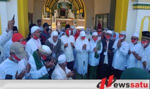 Habis Sholat Jumat dan Didampingi Sejumlah Ulama, Fauzi-Eva Daftar Ke KPU Sumenep